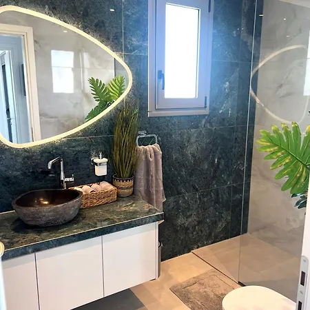 Aryve Townhouse Rhodos Mit Akropolis- Und Meerblick Sowie Jacuzzi Und Tollen Sonnenterrassen Und Garten Feriehus Malona Village