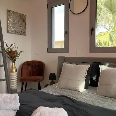 Feriehus Aryve Townhouse Rhodos Mit Akropolis- Und Meerblick Sowie Jacuzzi Und Tollen Sonnenterrassen Und Garten