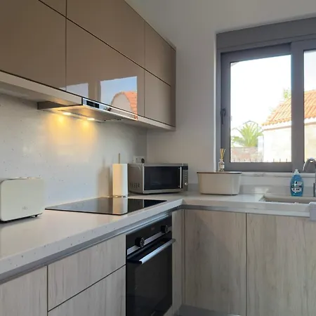 Aryve Townhouse Rhodos Mit Akropolis- Und Meerblick Sowie Jacuzzi Und Tollen Sonnenterrassen Und Garten Feriehus *