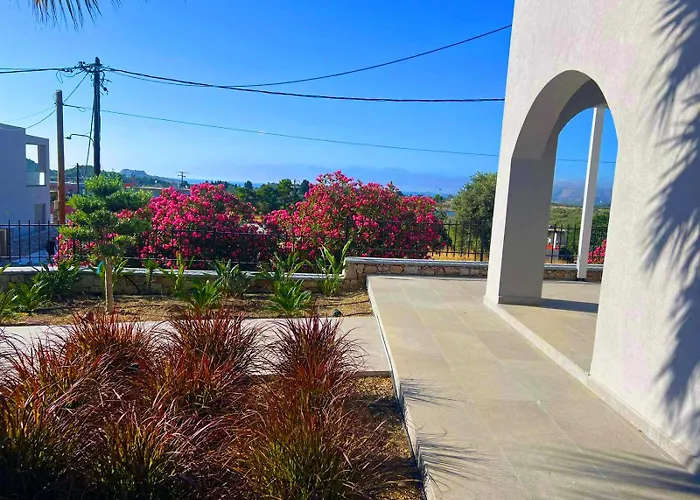 Aryve Townhouse Rhodos Mit Akropolis- Und Meerblick Sowie Jacuzzi Und Tollen Sonnenterrassen Und Garten 펜션 *