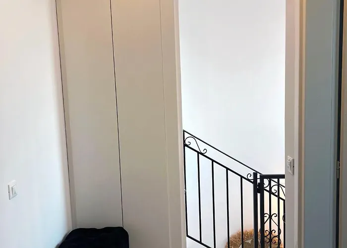 펜션 Aryve Townhouse Rhodos Mit Akropolis- Und Meerblick Sowie Jacuzzi Und Tollen Sonnenterrassen Und Garten *