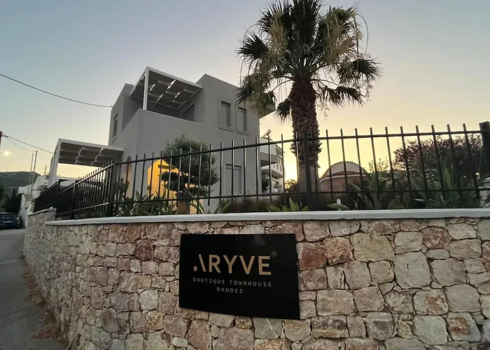 Aryve Townhouse Rhodos Mit Akropolis- Und Meerblick Sowie Jacuzzi Und Tollen Sonnenterrassen Und Garten Malona Village