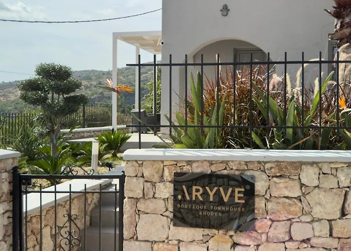 펜션 Aryve Townhouse Rhodos Mit Akropolis- Und Meerblick Sowie Jacuzzi Und Tollen Sonnenterrassen Und Garten *