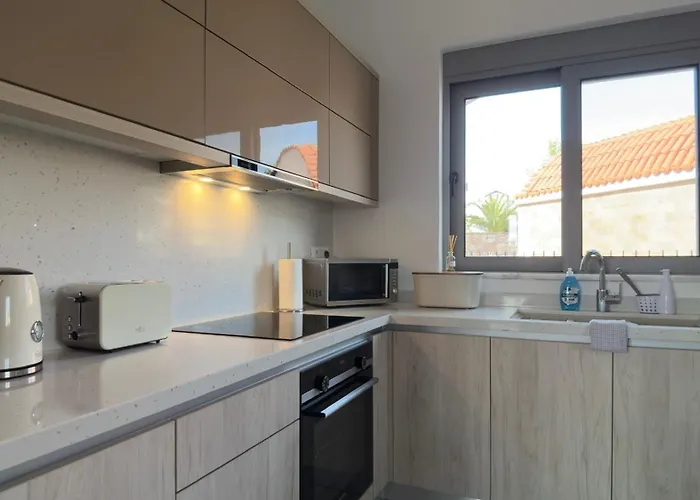 Aryve Townhouse Rhodos Mit Akropolis- Und Meerblick Sowie Jacuzzi Und Tollen Sonnenterrassen Und Garten Дом отдыха *