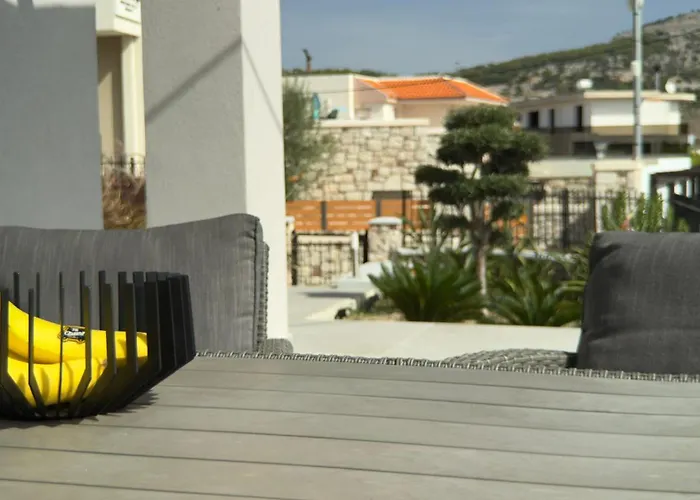 Aryve Townhouse Rhodos Mit Akropolis- Und Meerblick Sowie Jacuzzi Und Tollen Sonnenterrassen Und Garten 펜션 *