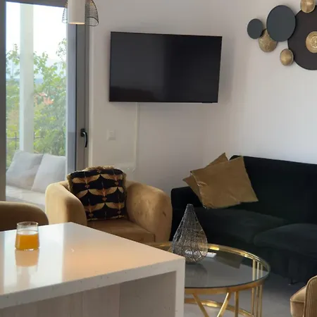 Aryve Townhouse Rhodos Mit Akropolis- Und Meerblick Sowie Jacuzzi Und Tollen Sonnenterrassen Und Garten Vakantiehuis