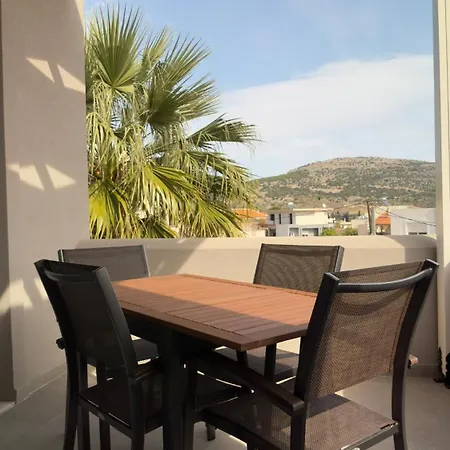 Vakantiehuis Aryve Townhouse Rhodos Mit Akropolis- Und Meerblick Sowie Jacuzzi Und Tollen Sonnenterrassen Und Garten Malona Village