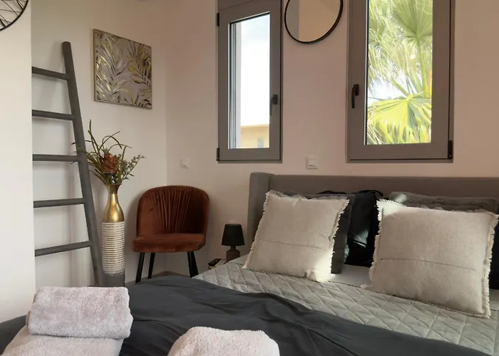Ferienhaus Aryve Townhouse Rhodos Mit Akropolis- Und Meerblick Sowie Jacuzzi Und Tollen Sonnenterrassen Und Garten